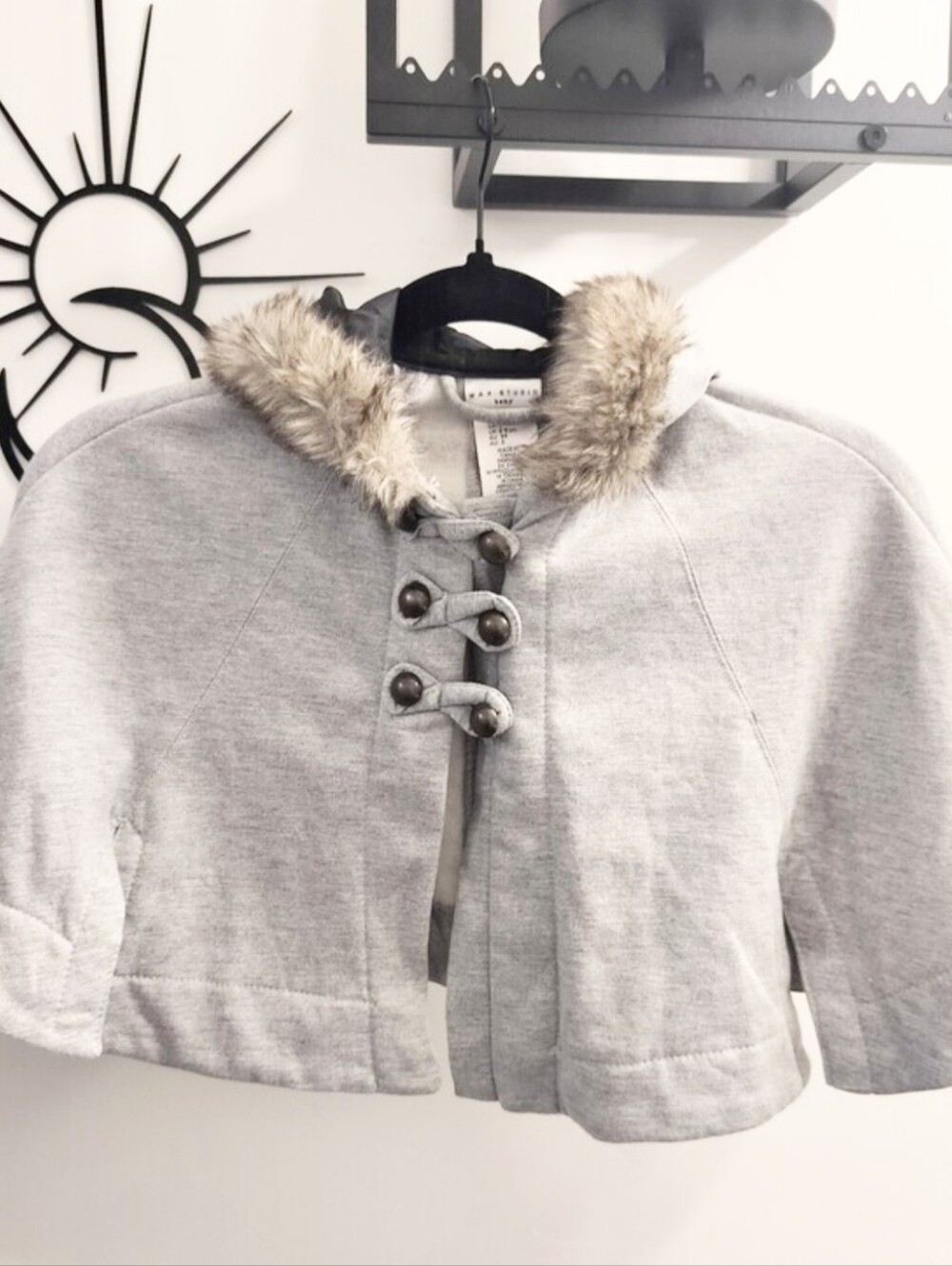 Max Studio Baby 3T Faux Fur Trim Fleece Hooded Cape Poncho Grey Like New